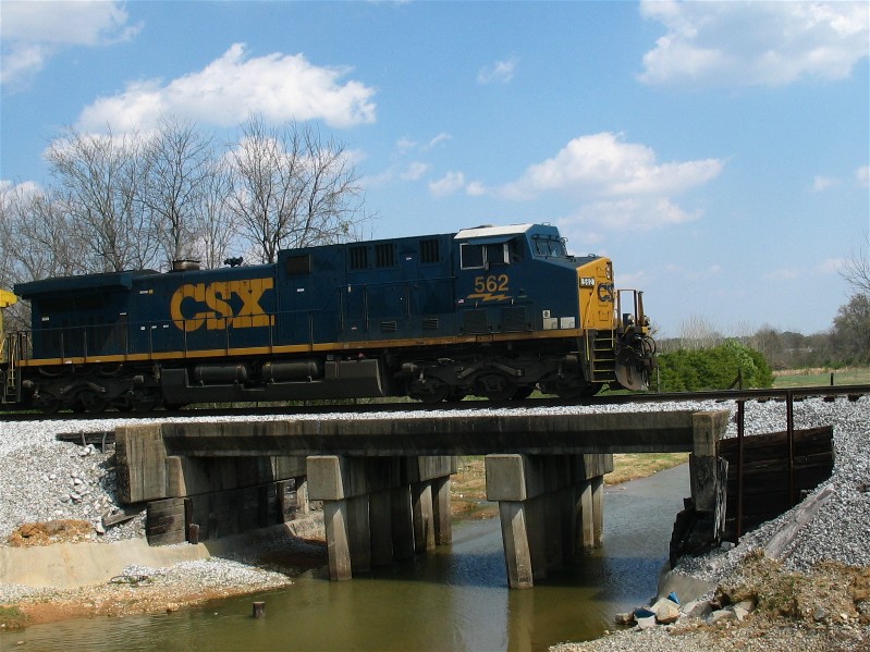 CSX 562 Heading South near Wilson Morgan Park